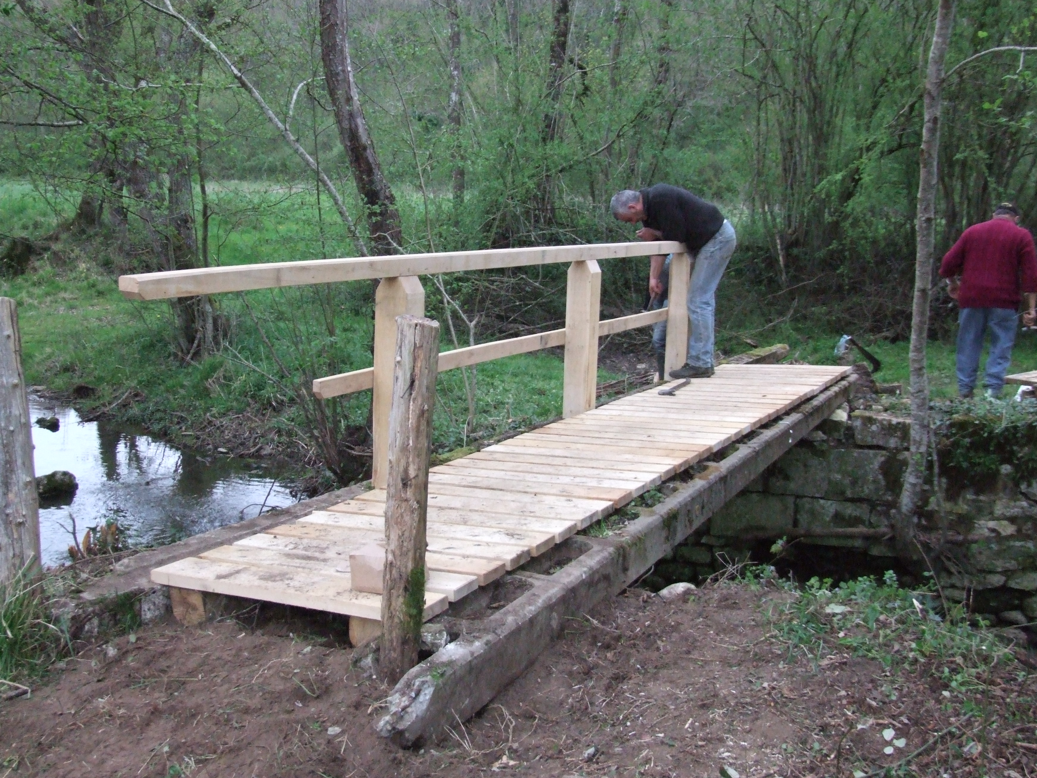 Construction d'une passerelle à Chalais (36)