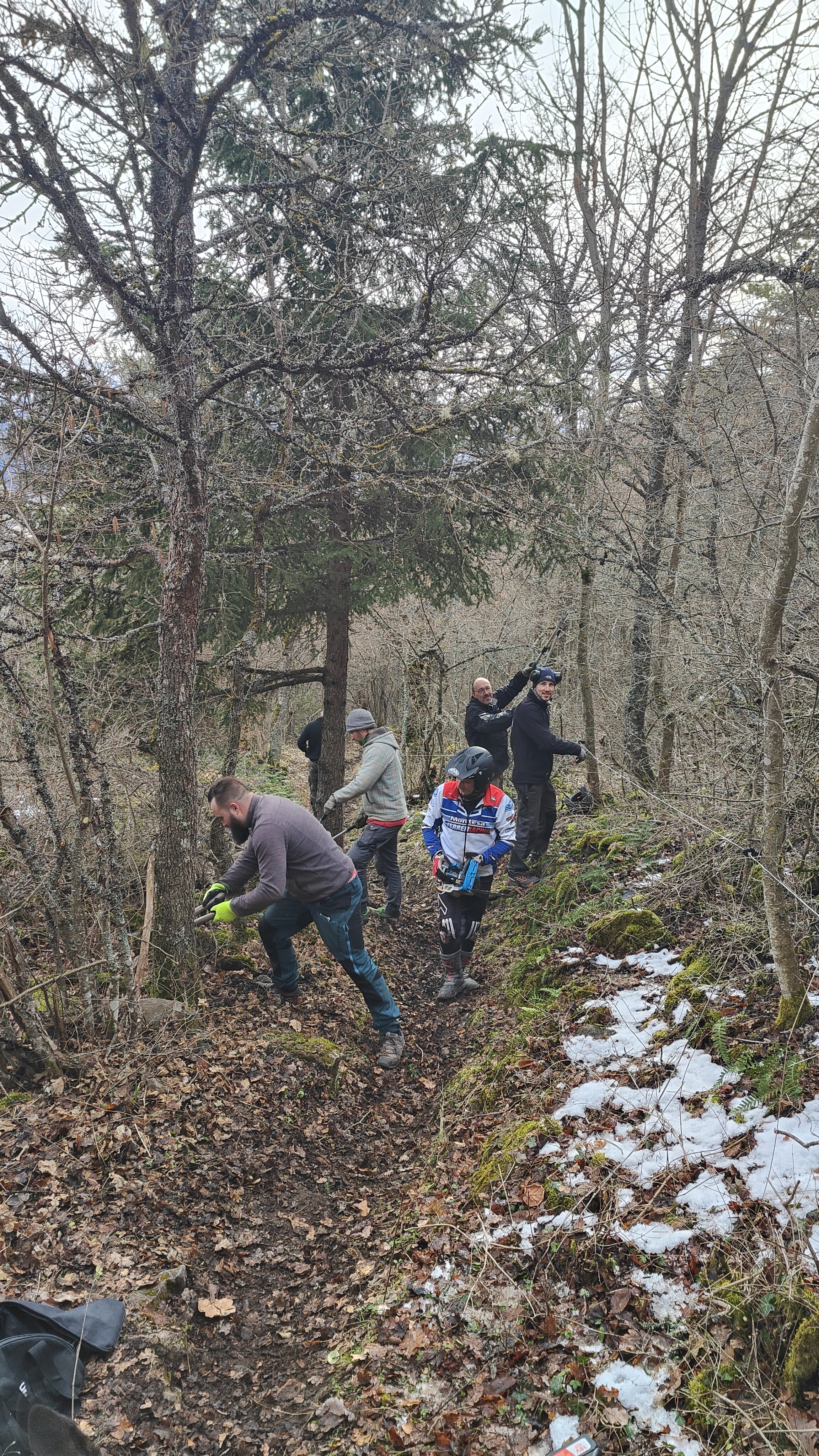 chantier journées des chemins 2024 du CODEVER à Susville (Isère)